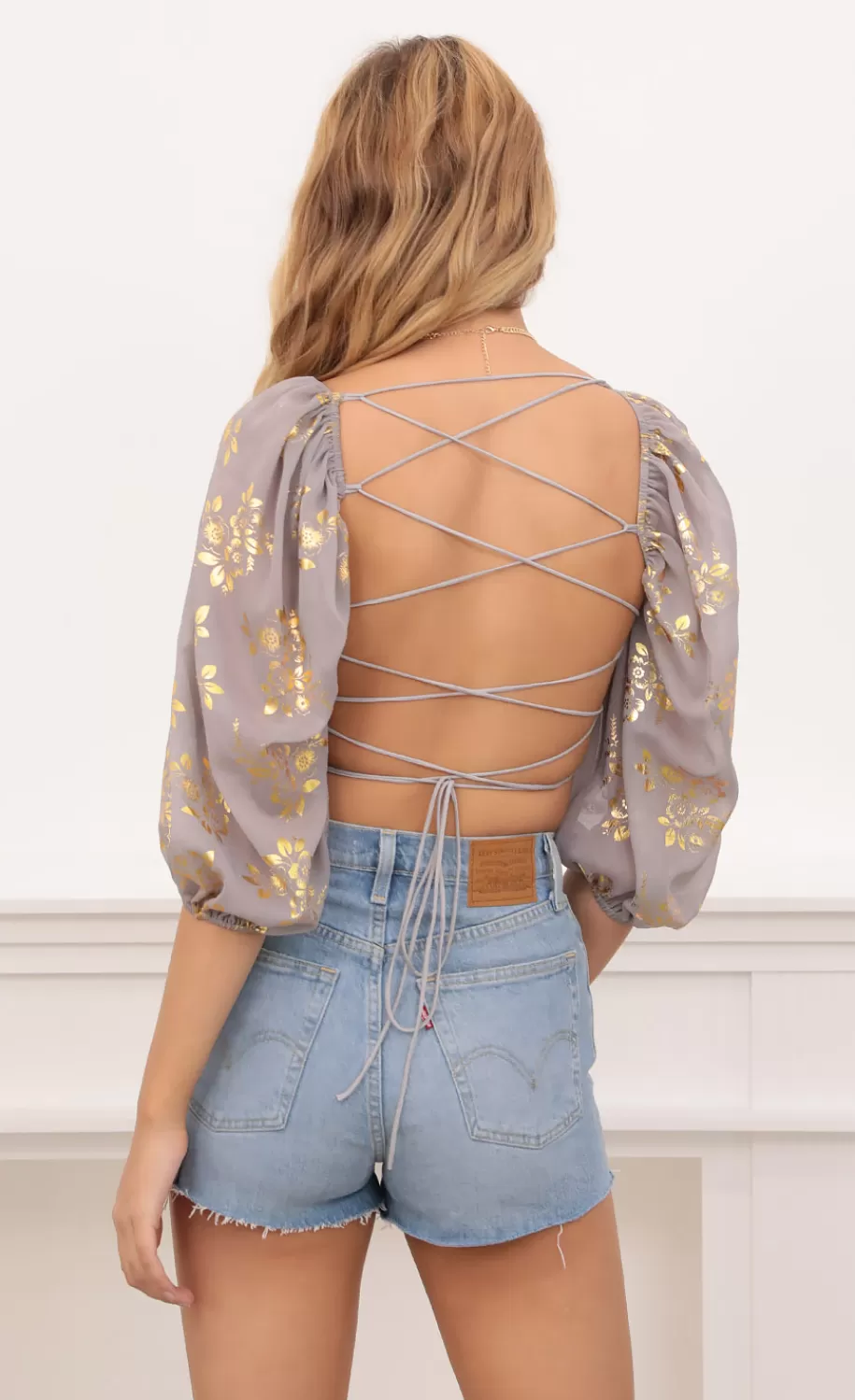 Gold Floral Puff Sleeve Top In Grey^LUCY IN THE SKY New